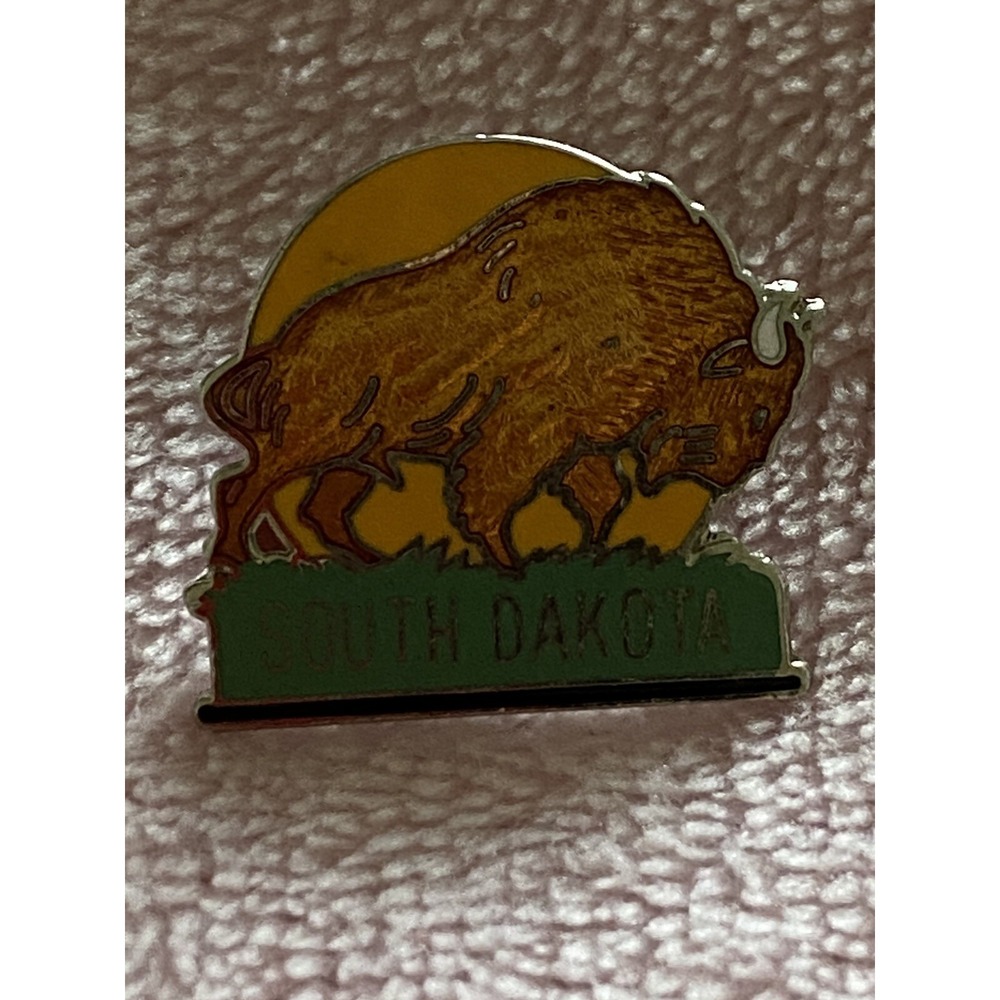 VNTG Iconic Buffalo South Dakota Travel Souvenir Lapel Pin Metal Enamel Silicon
